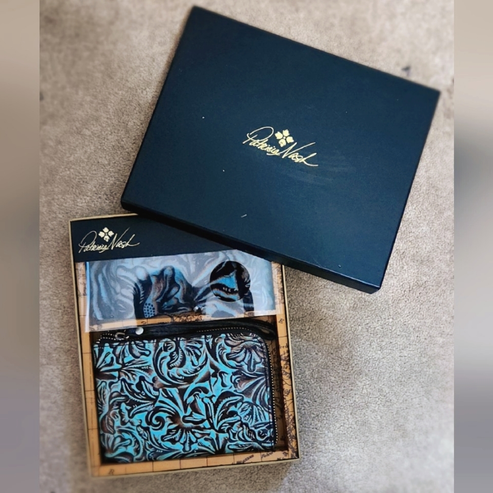 Brand New/In Box Patricia Nash "Reala and Scarf Gift Set" Wristlet & Scarf
